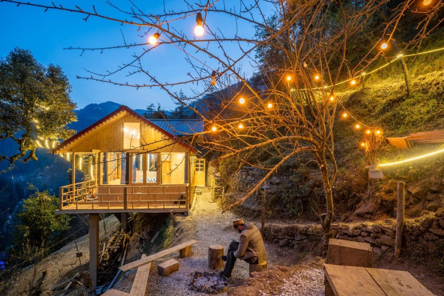 Into The Woods Treehouse Jibhi Exterior foto