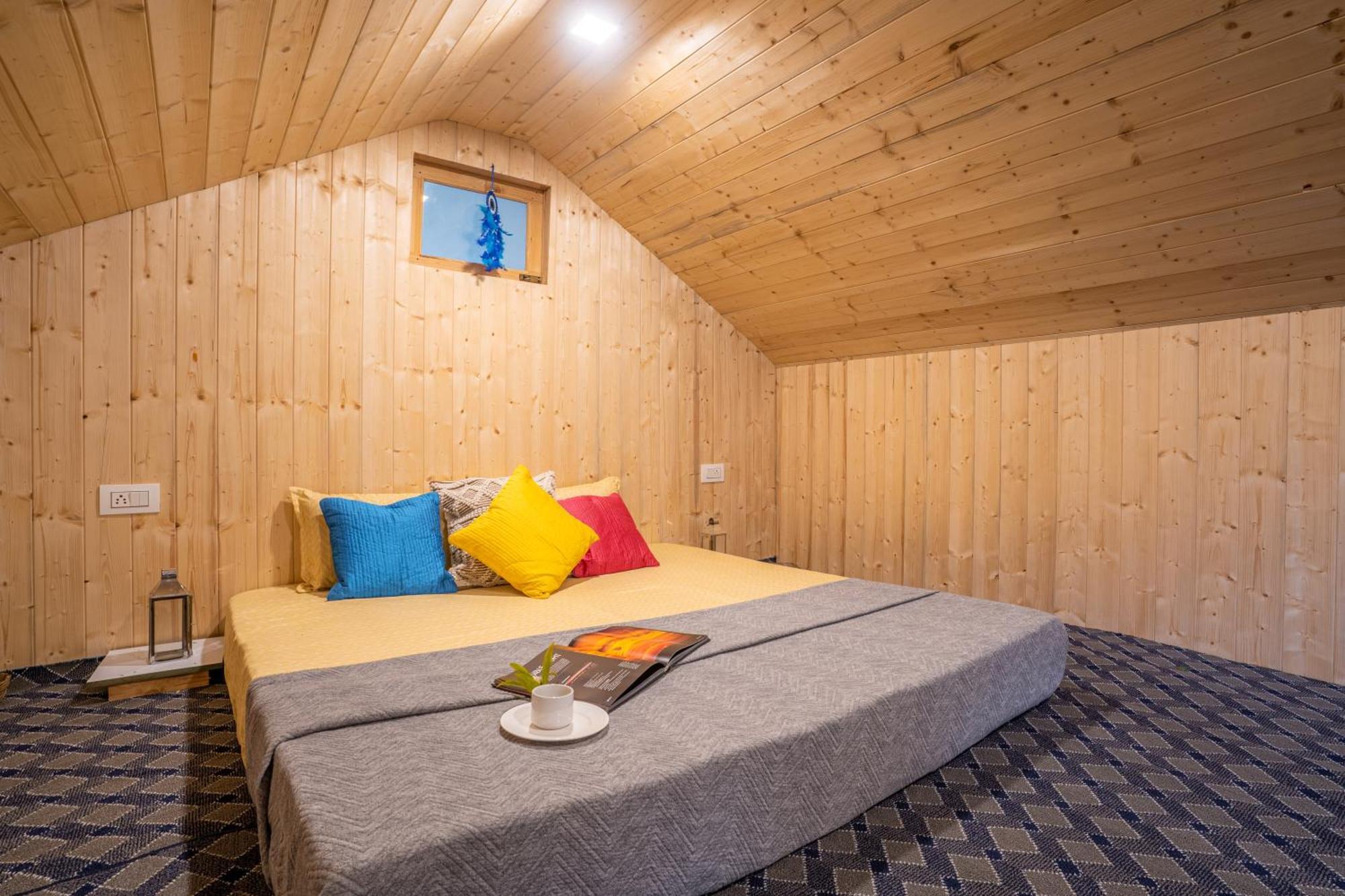 Into The Woods Treehouse Jibhi Exterior foto